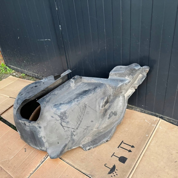 PASSAGE DE ROUE GAUCHE AVANT VW PASSAT B6 AVANT CÔTÉ GAUCHE 3C0805977