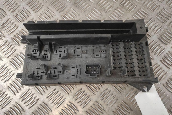 BOÎTE FUSIBLES MERCEDES-BENZ SPRINTER 3-T (903) 518817028 2.2L