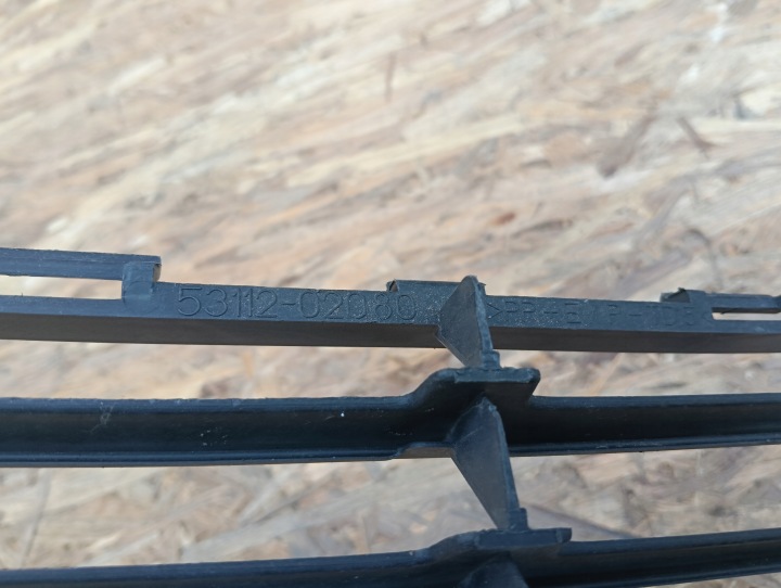 GRILLE PARE-CHOCS AVANT 53112-02080 TOYOTA AURIS
