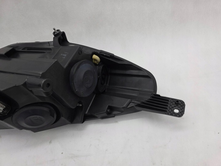 FORD FIESTA MK 8 VIII PHARE AVANT GAUCHE ORDINAIRE EUROPE H1BB-13W030-AE