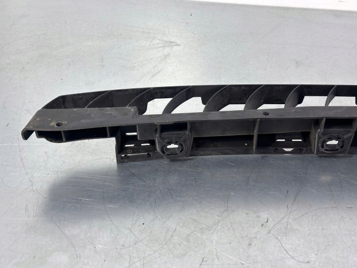 SKODA KODIAQ 2022 POIGNÉE FIXATION PARE-CHOCS ARRIÈRE 565807863A