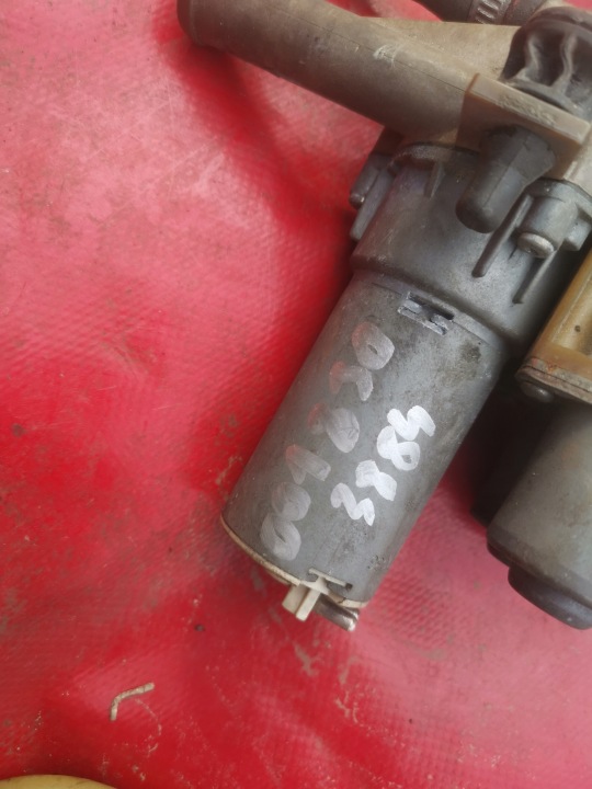 MERCEDES W124 SOUPAPE 0018303884 CHAUFFAGE POMPE