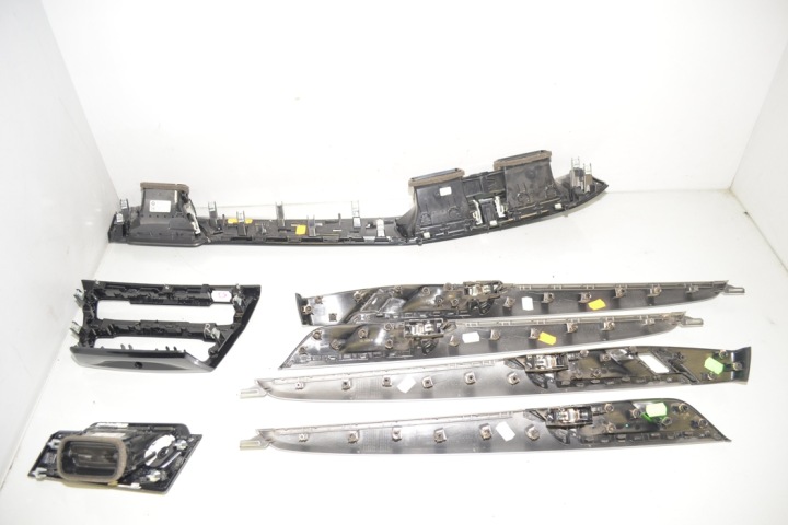 ENSEMBLE MOULURES WEWNETRZNYCH BMW X1 (F48) 7399636 2.0L DIESEL 110KW 2018