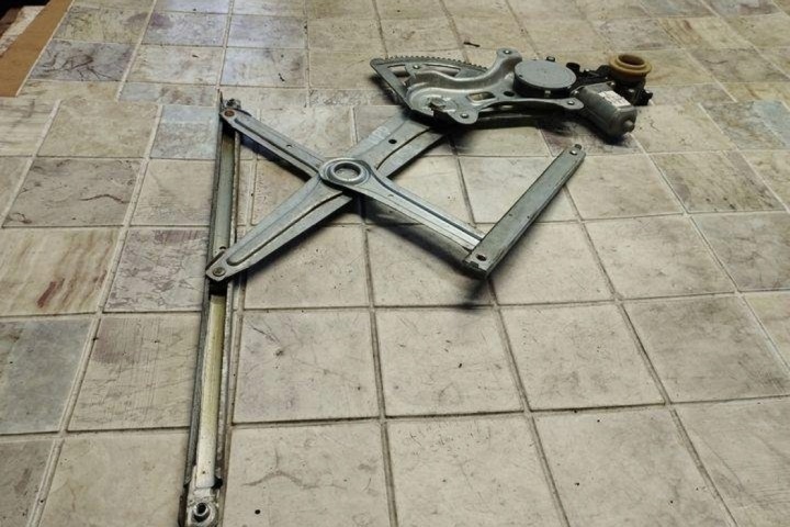 ÉLÉVATEUR VITRES GAUCHES AVANT PORTES TOYOTA COROLLA VERSO (_E12_)