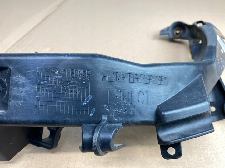 GLISSIÈRE FIXATION PHARES GAUCHE AVANT BMW E90 E91 LIFT LCI 7138401