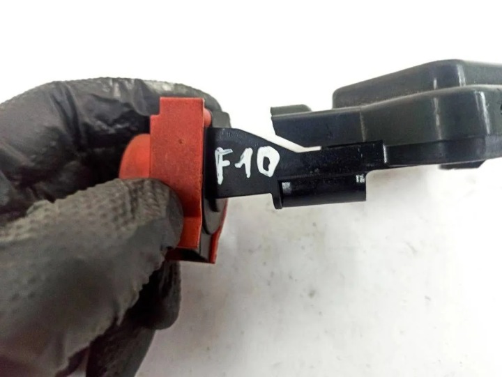 SERRE-CÂBLE POSITIVE BMW 5 (F10) 9214244 34273622 2.0L 2013