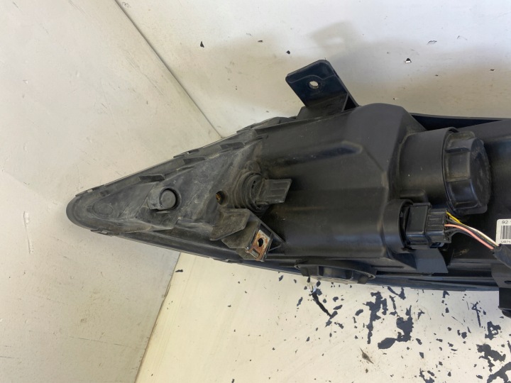 KIA SPORTAGE III PHARE DROIT AVANT 92102-3U210