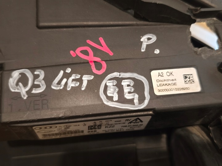 AUDI Q3 LIFT PROJECTEUR GAUCHE XÉNON LED 8U0941005 (EE)