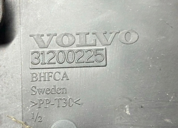 PLASTYK ESSUIE-GLACES AVANT VOLVO S80 II (AS) 30779838 2.4L DIESEL 136KW