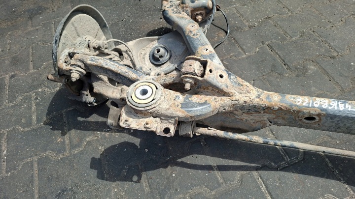 POUTRE SUSPENSIONS ARRIÈRE AUDI A4 B6