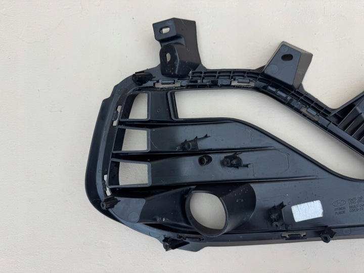 HYUNDAI I30 III 17R- GRILLE CALANDRE PARE-CHOCS AVANT AVANT GAUCHE 86563-G4AE0