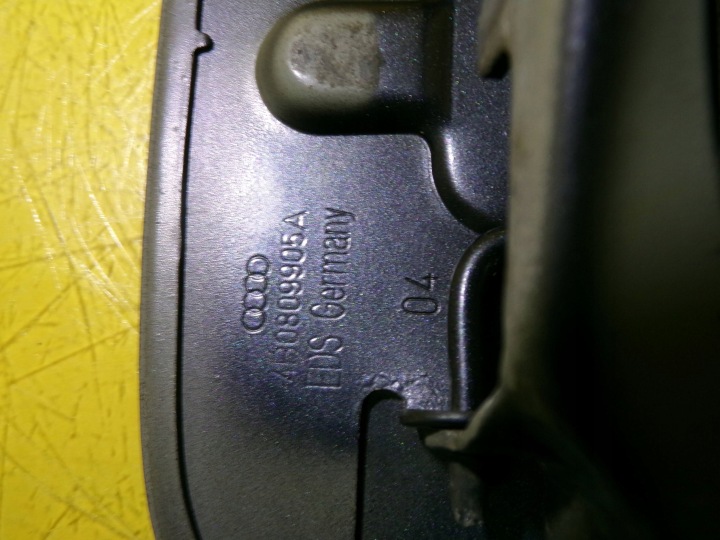 CLAPET GOULOTTE DE REMPLISSAGE CARBURANTS CODE LAK: LX7Z AUDI A6 C5 4B0809905A NR124