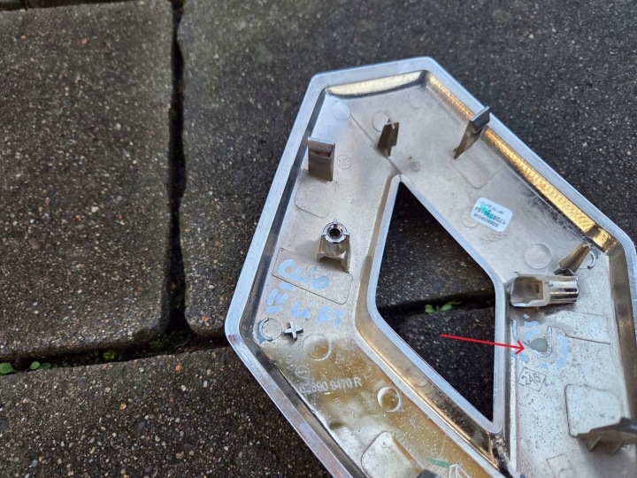 RENAULT CLIO IV CAPTUR I LOGO EMBLÈME PARE-CHOCS AVANT 628909470R 12-2019