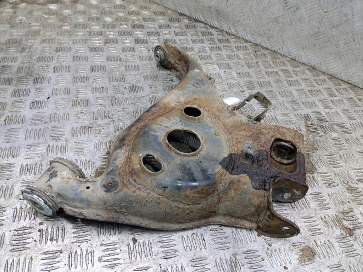 AUDI A6 C6 BRAS DE SUSPENSION ARRIÈRE DROIT INFÉRIEUR