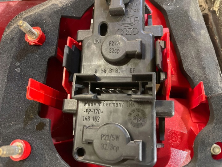 AUDI A6 S6 C5 4B 1998 ARRIÈRE CÔTÉ DROITE PHARE ARRIÈRE