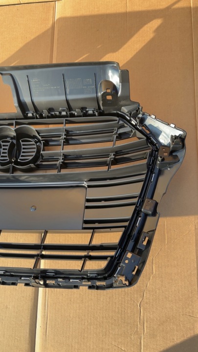 CALANDRE AUDI A3 LIFT 8V3853651AB RADAR