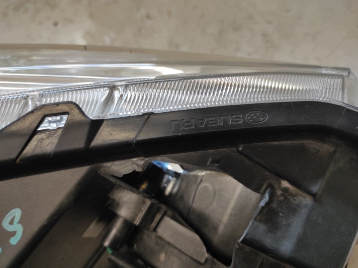 SUBARU FORESTER IV 4 SJ 12- PHARE GAUCHE AVANT SUR PIÈCES