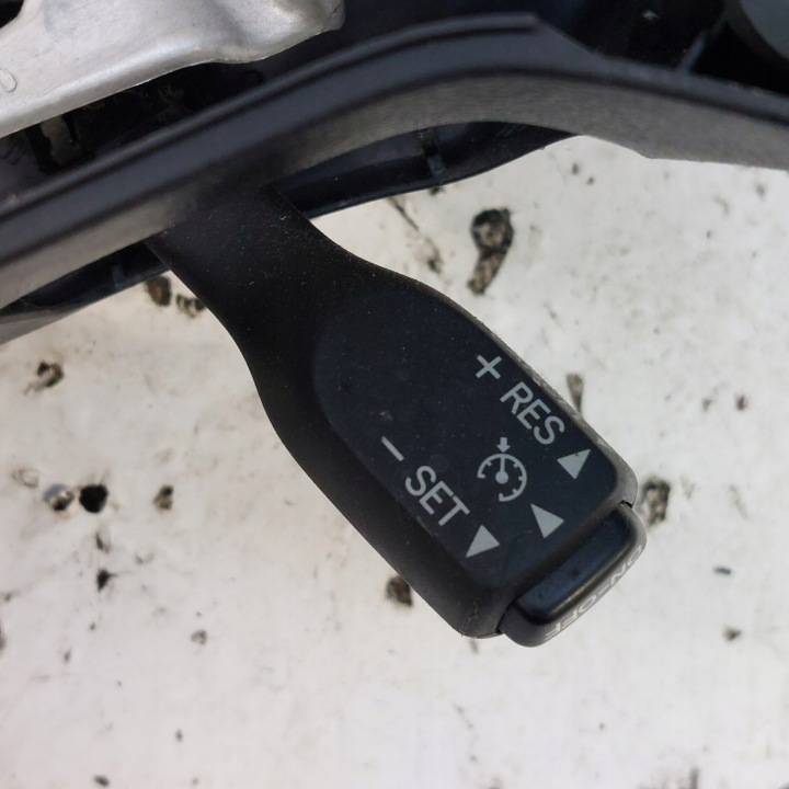TOYOTA AVENSIS T27 VOLANT CUIR 45103-05080