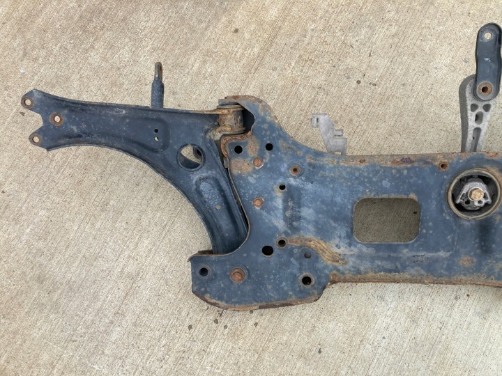 CHÂSSIS POUTRE BRAS DE SUSPENSION VW CADDY 2K5 1K0199315B