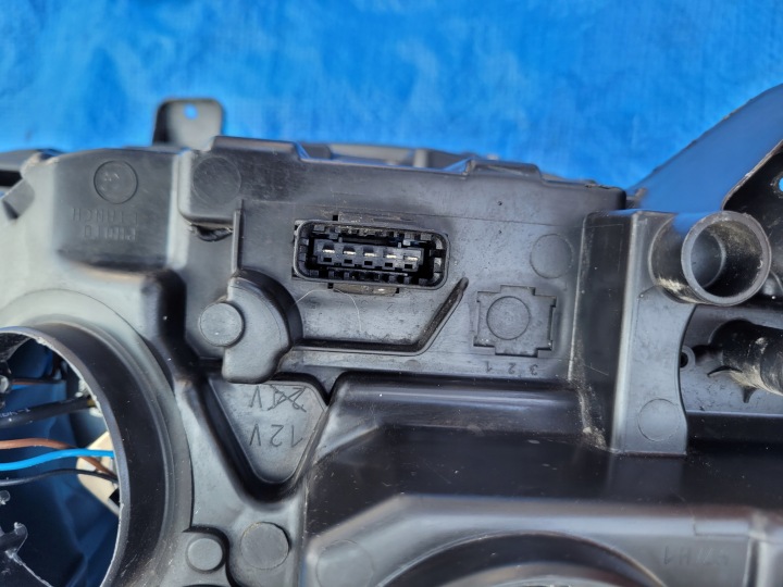 RENAULT CLIO III PROJECTEUR GAUCHE PHARE AVANT EUROPE LIFT 8200892493