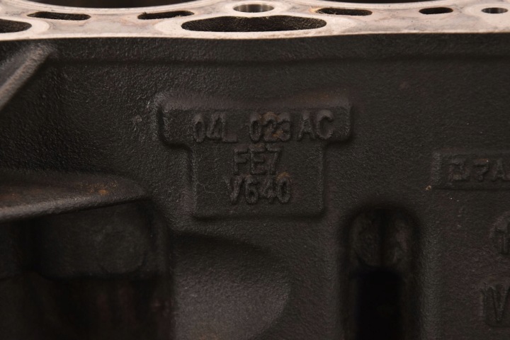 BLOC MOTEUR 04L103011A GENUINE