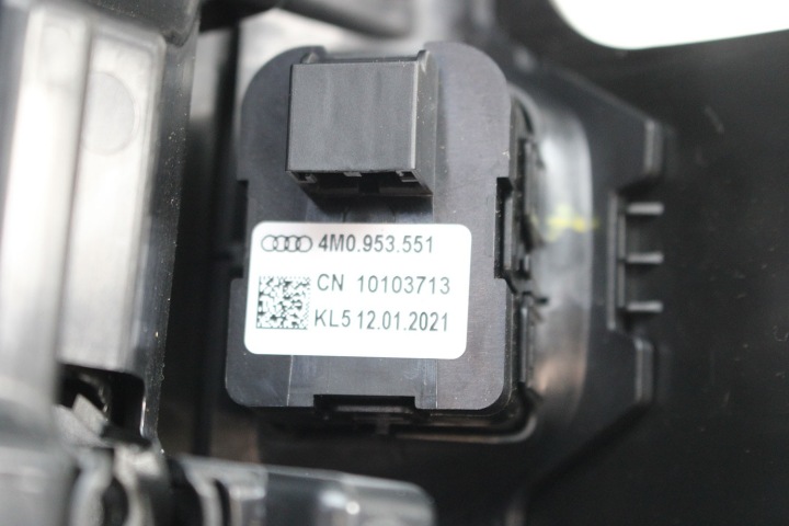 AUDI RSQ8 CHÂSSIS CAOUTCHOUC VOLANT 4M8953491A 4M8953516E 4M0953551 TAP