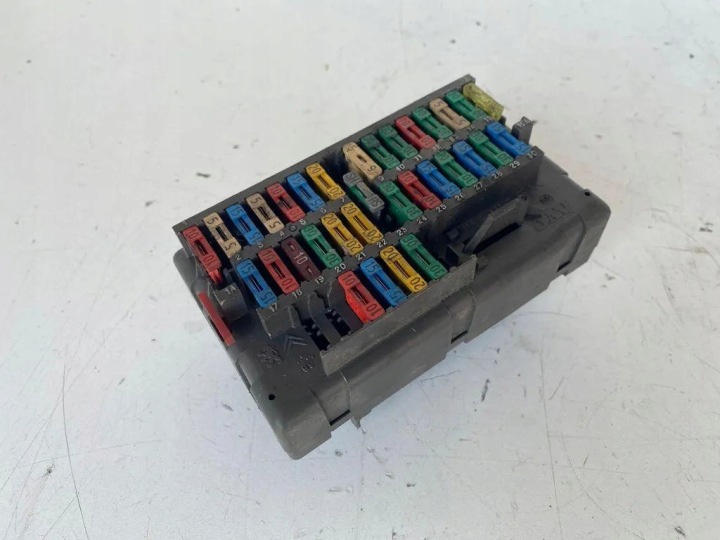 BOÎTE FUSIBLES PEUGEOT 806 (221) 5970109547 1.9L DIESEL 66KW 1999