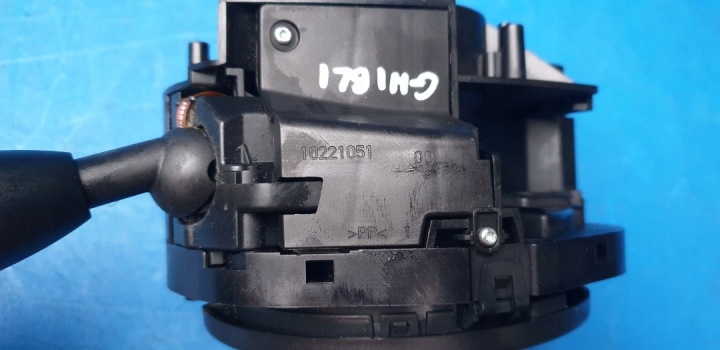 COMMUTATEUR COMPOSITE PIGNON MANETTES MASERATI GHIBLI M157 670026854