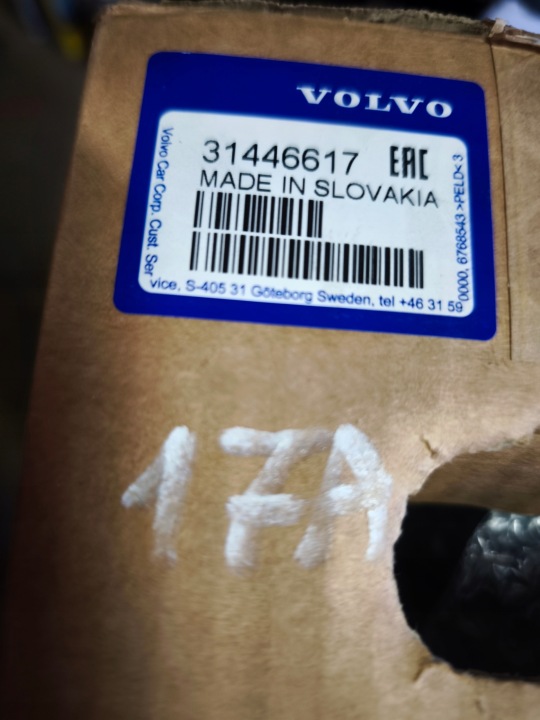 VOLVO XC60 II LIFT PHARE GAUCHE ARRIÈRE DANS COUVERCLE DE COFFRE 31446617
