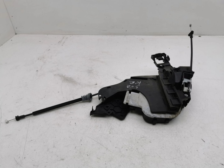 VOLVO V50 SERRURE DE PORTE ARRIÈRE 2009 30699111