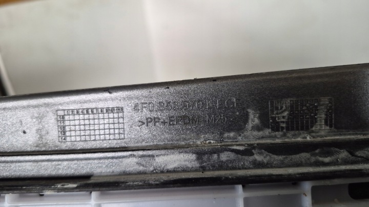 AUDI A6 C6 MOULURE LATÉRALE PORTES ARRIÈRE 4F0853970
