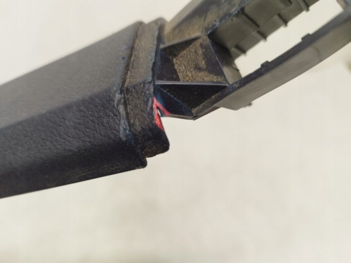 AUDI A4 B6 BERLINE PROTECTION SEUIL DROIT ARRIÈRE COULEUR GRENAT 8E0867768
