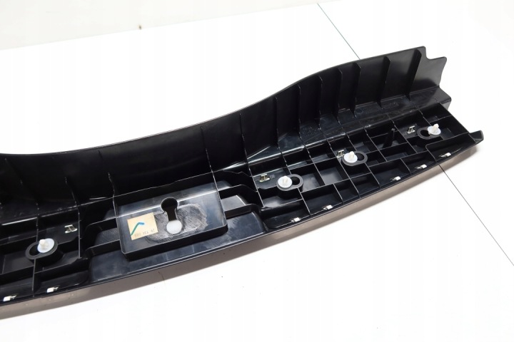 MERCEDES W164 X164 GL REVÊTEMENT COURROIE COUVERCLES DE COFFRE MOULURE ARRIÈRE 1646901087