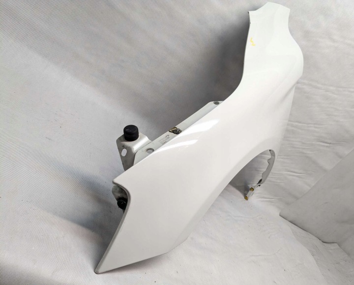 AILE GAUCHE AVANT AVANT ICE WHITE 614 VOLVO XC60 08-17R