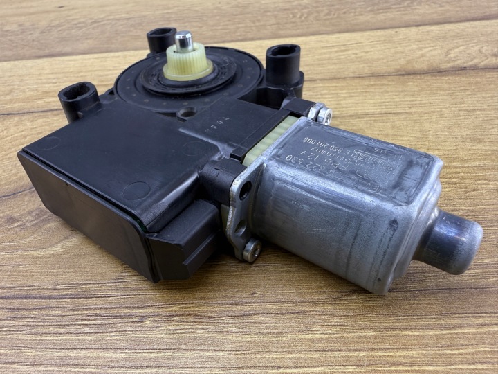 PETIT MOTEUR VITRES DROIT AVANT AVANT VOLKSWAGEN POLO V 6R ORIGINE EUROPE