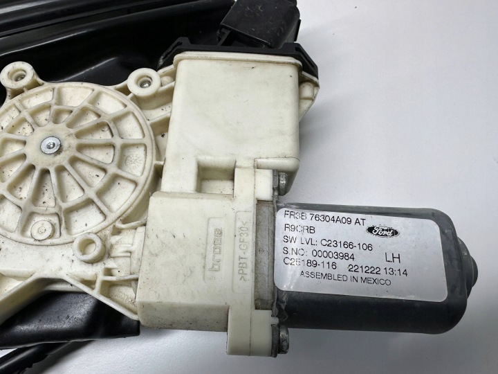 FORD MUSTANG VI 2023 GLACE LATÉRALE ARRIÈRE GAUCHE CÔTÉ C27963105