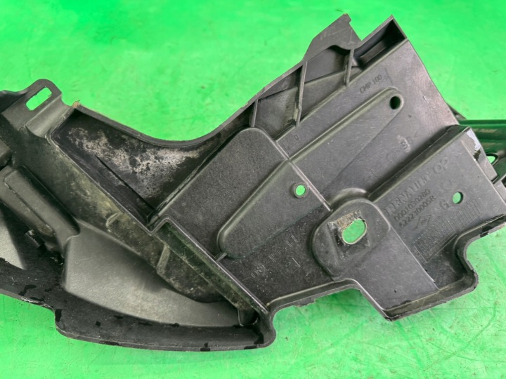 GLISSIÈRE GAUCHE AVANT FIXATION PHARES 622230005R RENAULT MEGANE 3 III 08- EUROPE