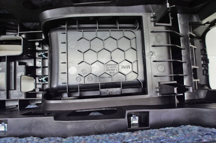 TB405 MINI COUNTRYMAN II F60 TUNNEL CENTRAL 9333423
