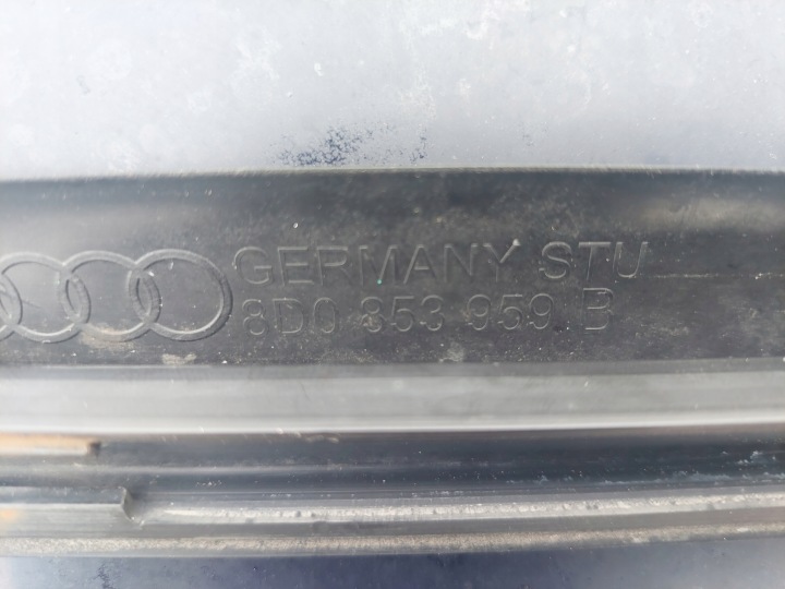 MOULURE INFÉRIEURE PORTES AVANT GAUCHE AUDI A4 B5 96-01 ORIGINAL OK