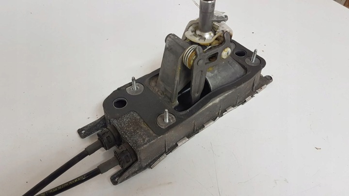 CRIC CHANGEMENTS VITESSE VOLKSWAGEN GOLF V 1K0711266T