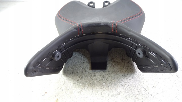 P427 TRIUMPH STREET TRIPLE 1050 RS SIÈGE SIÈGE BANQUETTE ARRIÈRE CONDUCTEUR T2307334