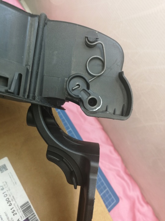 MERCEDES-BENZ W251 ENTRÉE CLAPET GOULOTTE DE REMPLISSAGE CARBURANTS NICHE A2516300167