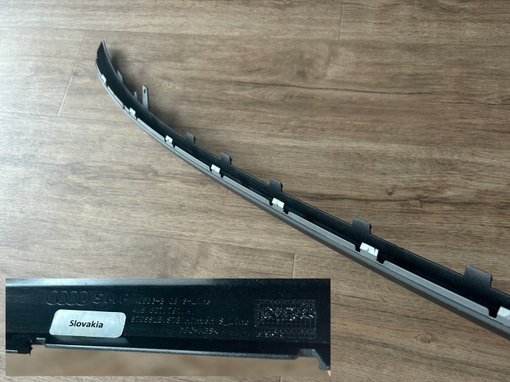 AUDI Q8 4M S-LINE 18-23 MOULURE CENTRALE PARE-CHOCS ARRIÈRE 4M8 OE COULEUR GRISE UZYWANA