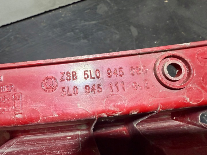 SKODA YETI 5L 5L0 PHARE ARRIÈRE ARRIÈRE 09-13 GAUCHE EUROPE INSERT POUCES