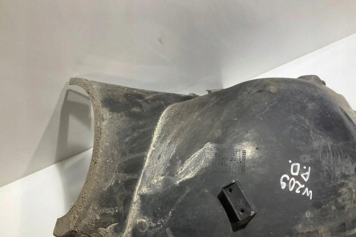 PASSAGE DE ROUE DROIT AVANT MERCEDES-BENZ CLK (C209) A2098840622 3.0L DIESEL