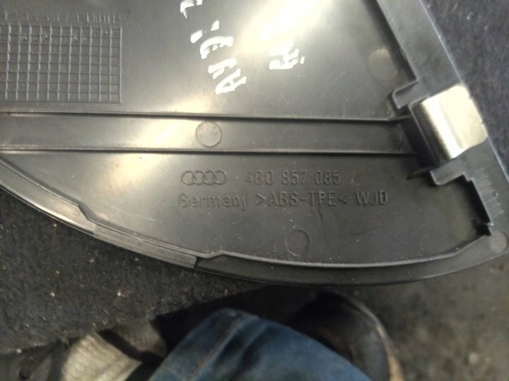 ZASLAPKA LATÉRALE TABLEAU DE BORD INSTRUMENTATION AUDI A6 S6 C5 4B 4B0857085