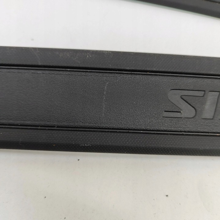 TOYOTA AVENSIS T270 2016 KIT MOULURES SEUILS (WEWNETRZNYCH)