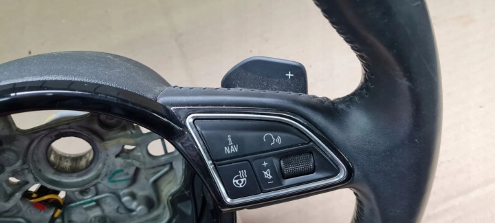 VOLANT PALETTES AVEC CHAUFFAGE AUDI OE 4G0419091T