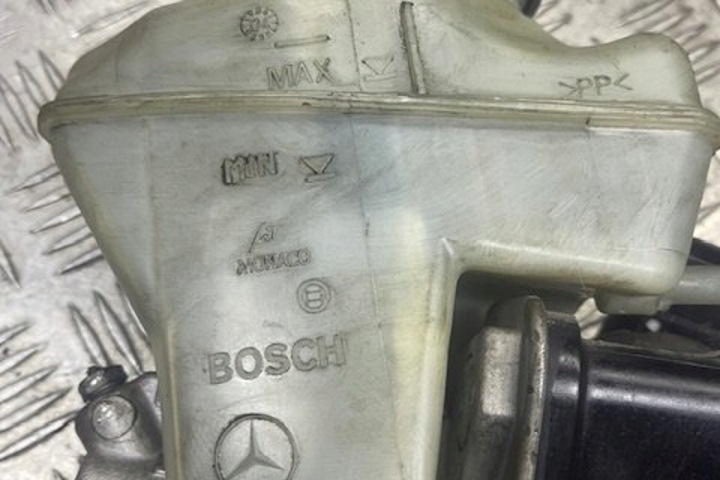 PISTON DE FREIN MERCEDES-BENZ E (W211) A2114300302 3.2L DIESEL 150KW