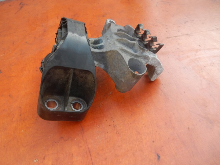 COUSSIN POIGNÉE MOTEUR RENAULT CLIO IV 1.5DCI 18R